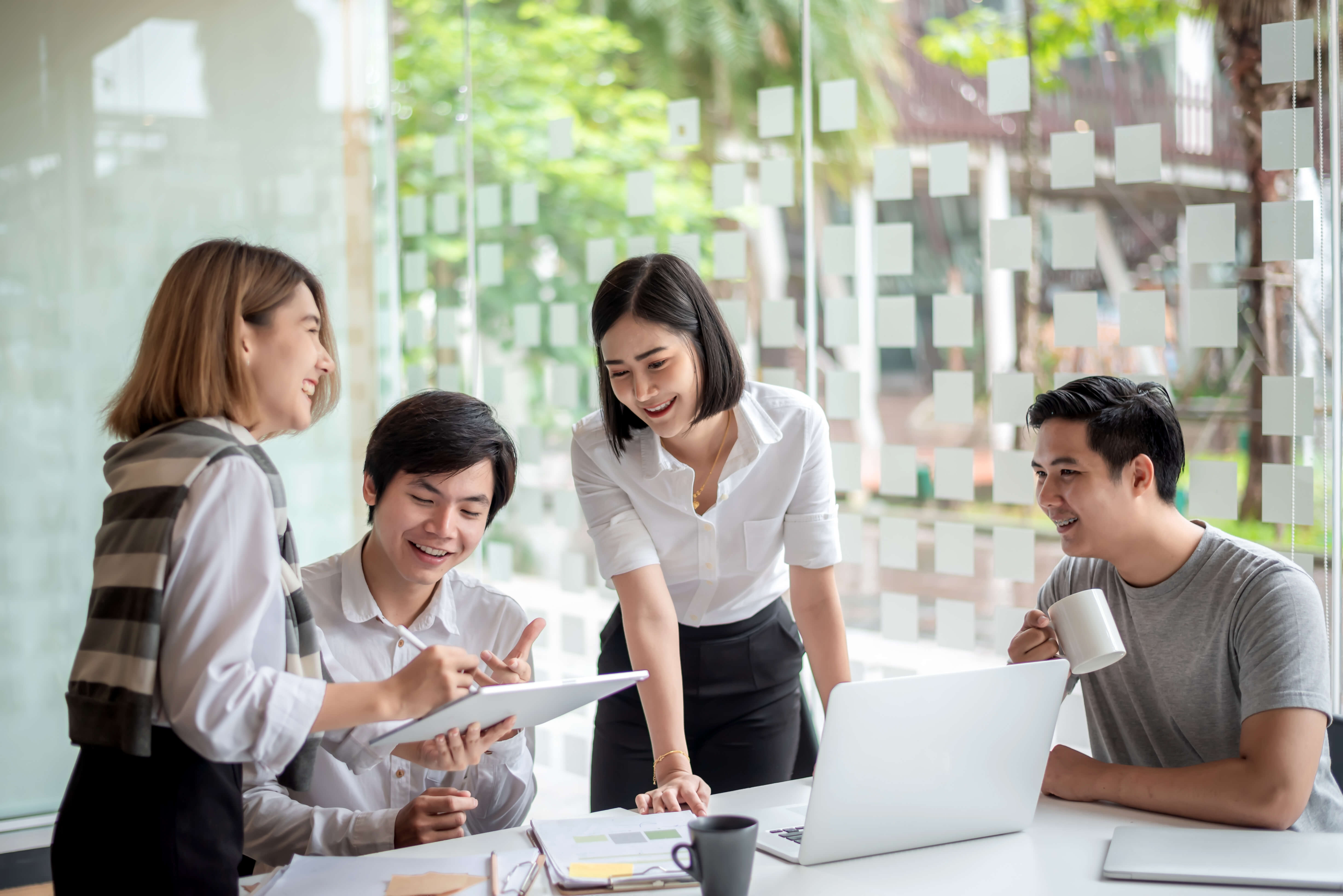 Включи японцы. Работа Япония сотрудники в Возраст. Asian Office friends. Full time Employees. Japan worker Creative.